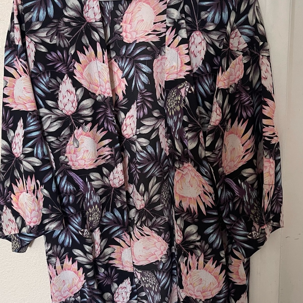 H&M Divided Floral Kimono in Pink and Black